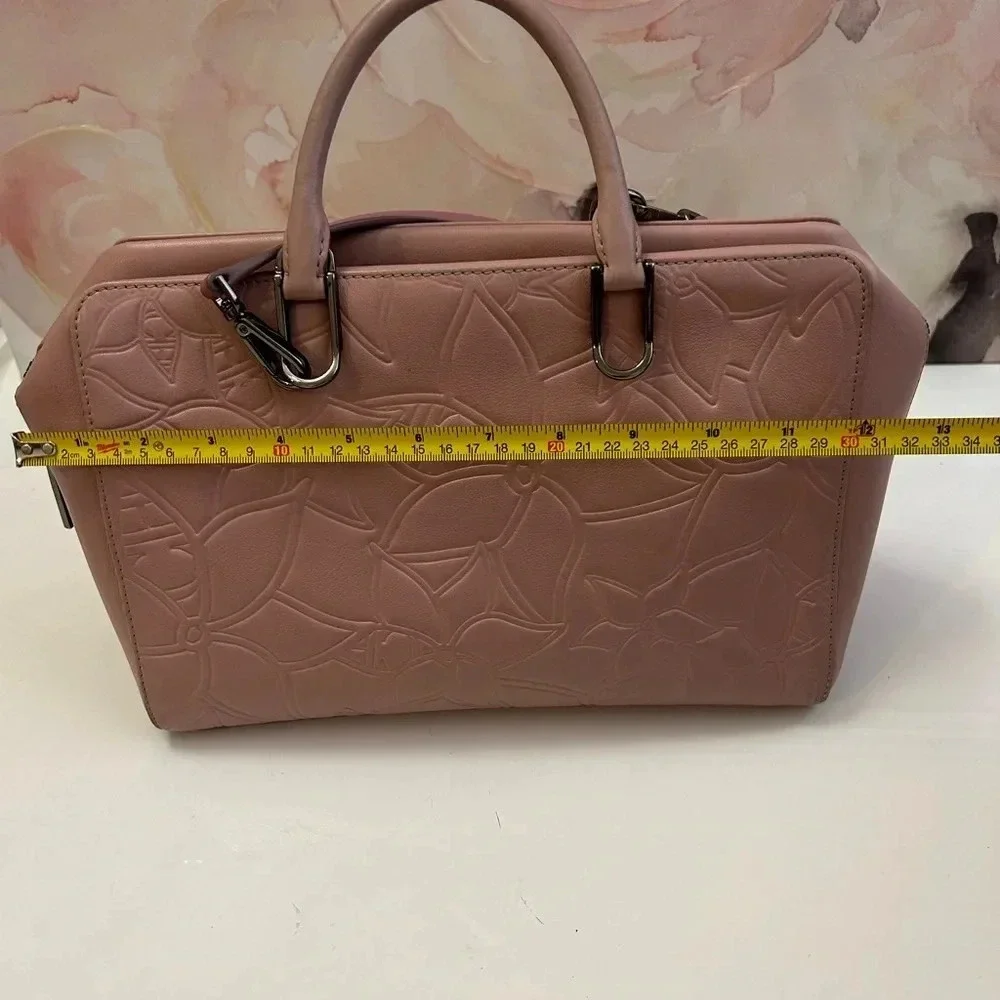 ! Carolina Herrera leather light pink Handbag - Picture 12 of 14